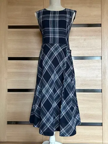 로라 애슐리, 클리닝 완료 체크 무늬 원피스 ( 네이비 블루 계열 7 )