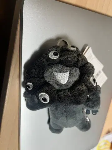 오사카 간사이 만박 레어 블랙 미야쿠미야쿠 카라비너 키링