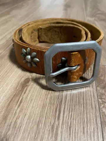 HTC 가죽 벨트 플라워 스터드 32인치