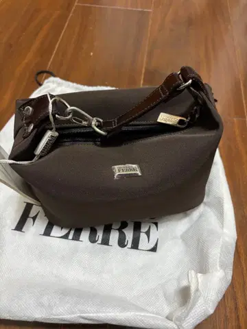 택 포함 새상품 GIANFRANCO FERRE 브라운 핸드백 파우치