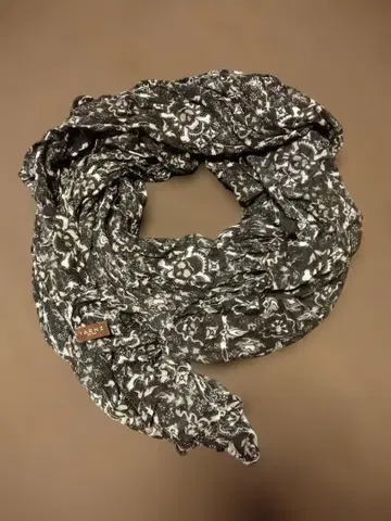 [컨디션 최상] YARNZ 스컬 패턴 대형 스톨 대나무 레이온