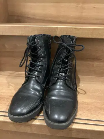 블랙 레이스업 부츠 지퍼 포함