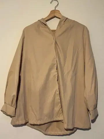 베이지 후드 부착 자켓