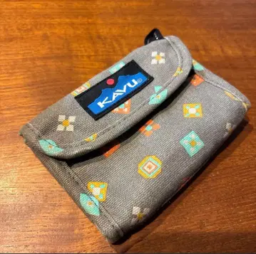 KAVU 기하학 패턴 이단 접이식 지갑