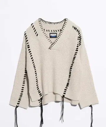 Oni-Waffle Embroidery V-Neck Knit