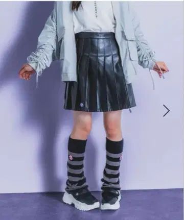 쿠로미 플리츠 스커트