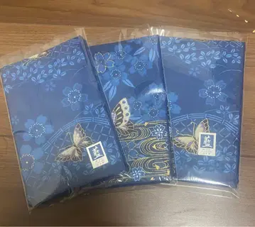 꽃과 나비 무늬의 파란 손수건 3개 세트 네이비 나염