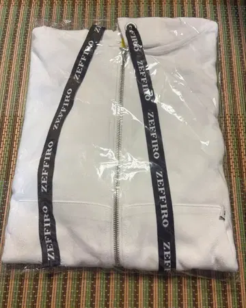 니지산지 후라 소토 엘레강트 모드 후드티