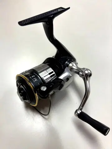 시마노 12 뱅퀴시 C2000HGS