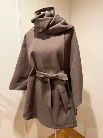 새상품급 밀리오 랏츠 판초 케이프 코트 브라운