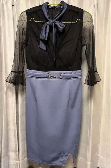 리본 포함 타이트 드레스 블랙과 블루 L 캬바쿠라