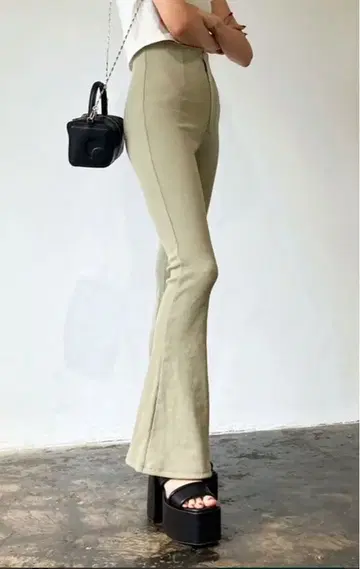 에모다 EMODA 라이트 그린 하이웨스트 플레어 팬츠