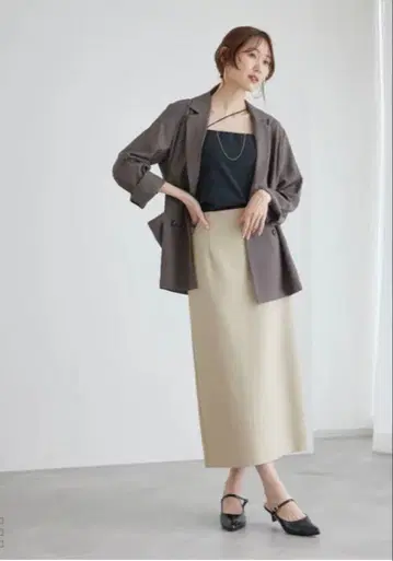 [택 포함 새상품] 로페피크닉 라메 아이라인 타이트 스커트 베이지