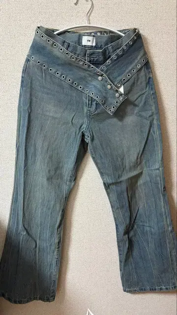 FTW 크로스 벨트 디자인 라이트 블루 플레어 데님 팬츠 M 사이즈