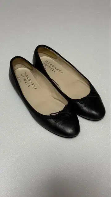 MARGARET HOWELL 블랙 플랫슈즈 23cm