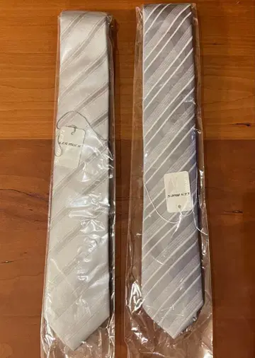 실버 계열 스트라이프 넥타이 2개 세트