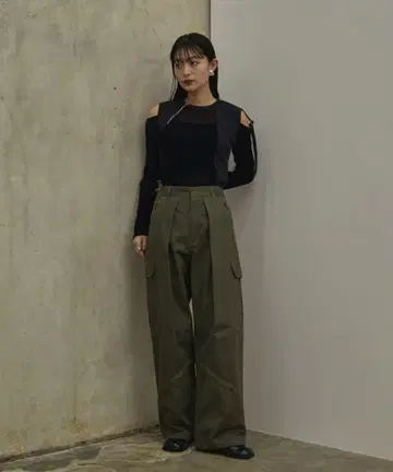 UNITED TOKYO 와이드 턱 카고 팬츠 카키 사이즈 1