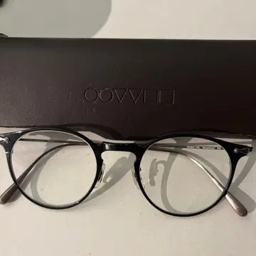 블랙 라운드 안경 케이스 포함