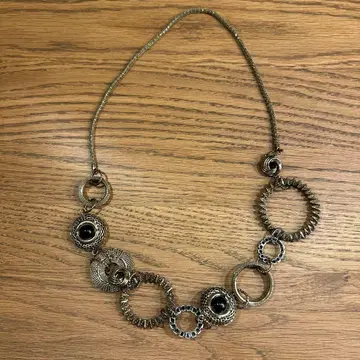 유니크 디자인 골드 톤 목걸이