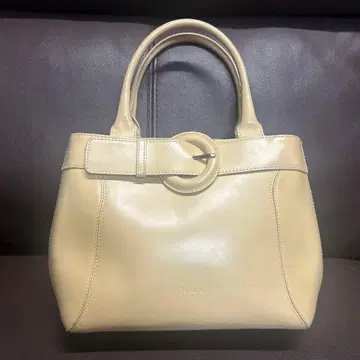 FURLA 크림색 핸드백