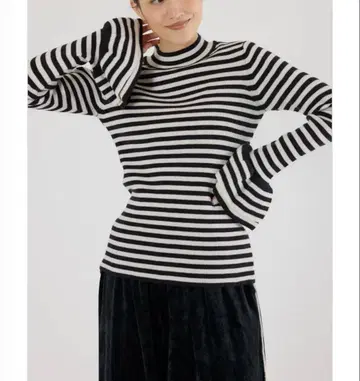 새상품 로데오 크라운 와이드 보울 프릴 리브 니트탑