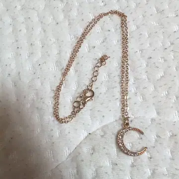 골드 달 모양 스톤 목걸이