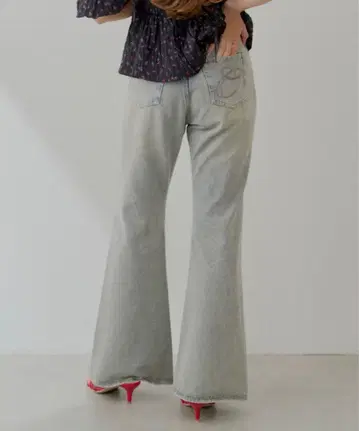 chico 포켓 자수 타이트 플레어 데님