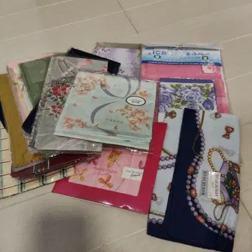다색 꽃무늬 손수건 세트 19개