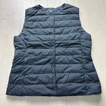 유니클로 울트라 라이트 다운 컴팩트 베스트 L 짙은 그레이 올 패턴