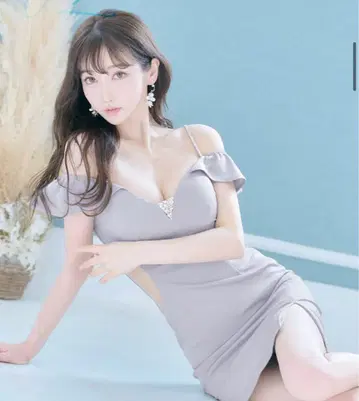 Jewels 쥬얼스 오프숄더 타이트 드레스 (블루)