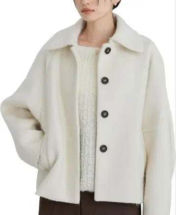 [ 새상품급 ] VIS 샤기 오버라이즈 숏코트 화이트 계열