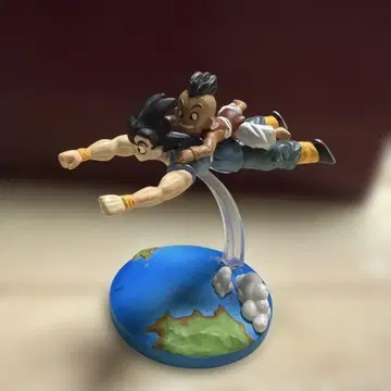 드래곤볼 손오공과 우부 피규어