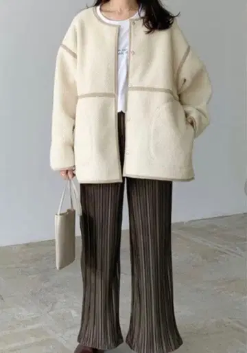 [새상품급] 보아 파이핑 리버서블 숏코트