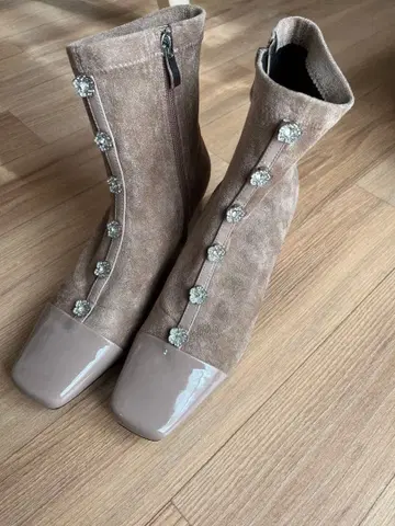 비쥬 장식 베이지 스웨이드 부츠 L 사이즈