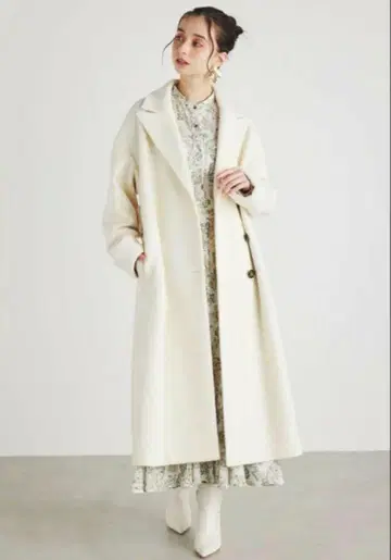 화이트 롱 코트 rienda