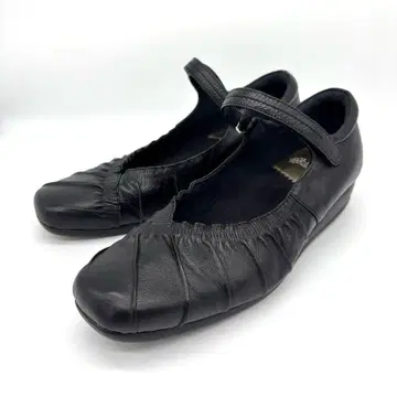 뷰포트 펌프스 스트랩 블랙 스퀘어토 웨지솔