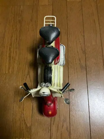 양철 바이크 빨간색과 화이트 2인승