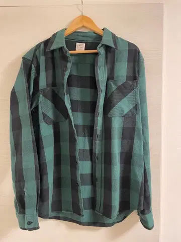그린과 블랙 체크 무늬 플란넬 셔츠