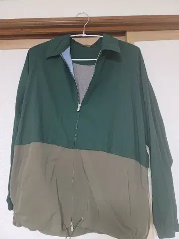 나일론 자켓 그린과 올리브 투톤