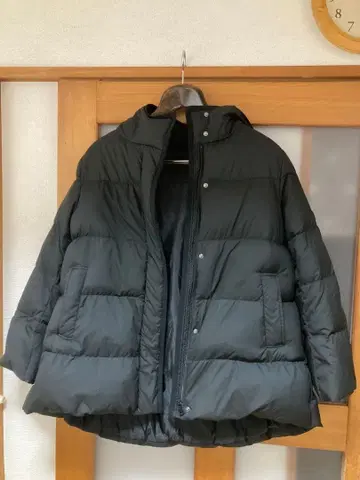 유니클로 블랙 다운 자켓 XL 사이즈
