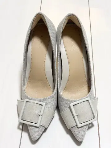 [ 새상품급 ] RANDA 버클 디자인 스틸레토 펌프스 그레이 23.5