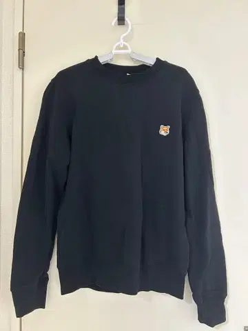 MAISON KITSUNE 블랙 맨투맨