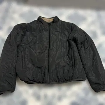 2WAY 자켓 블랙 퀼팅 자켓과 베이지 플리스 자켓