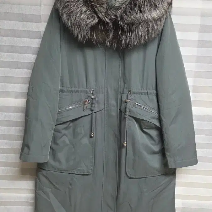 IOINUS Saga Fox Fur Long Padding Khaki