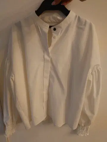 ELLIE 엘리 셔링 커프스 블라우스