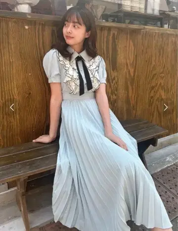 Cheek 배색 프릴 플리츠 원피스