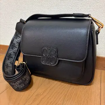 미사용 새상품 란다 엠보싱 모노그램 숄더백 블랙