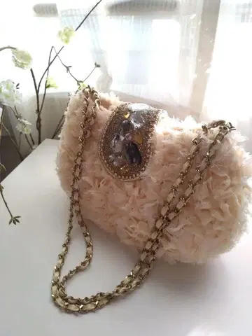 비쥬 부착 핸드, 클러치백