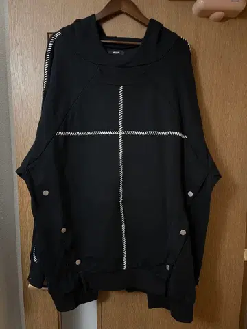 글램 크로스 스티치 후디 L 블랙