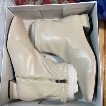 아이보리 지퍼 포함 숏부츠 26cm